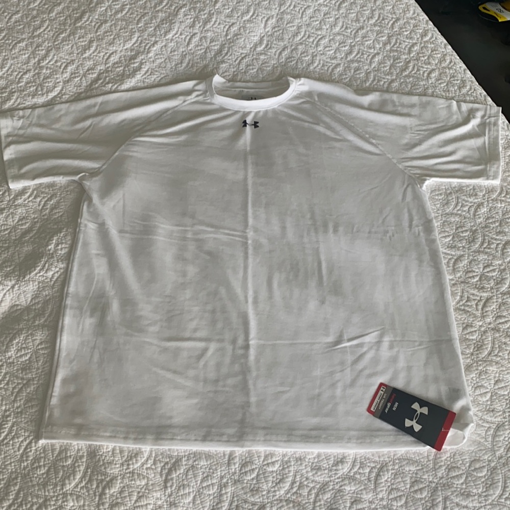 Men’s Under Armour T-shirt NWT